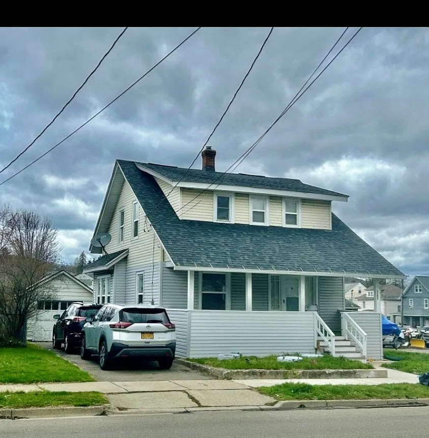 3 bed, 1170 sqft, $1,950 — Photo 2