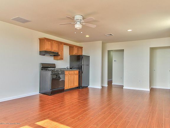 5th image of 66 Bay Shore Dr