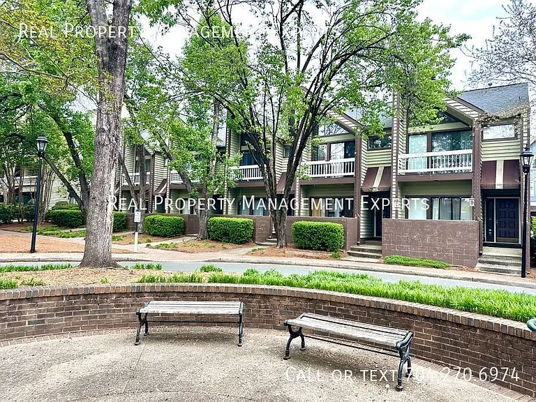 414 W 8th St — Photo 15