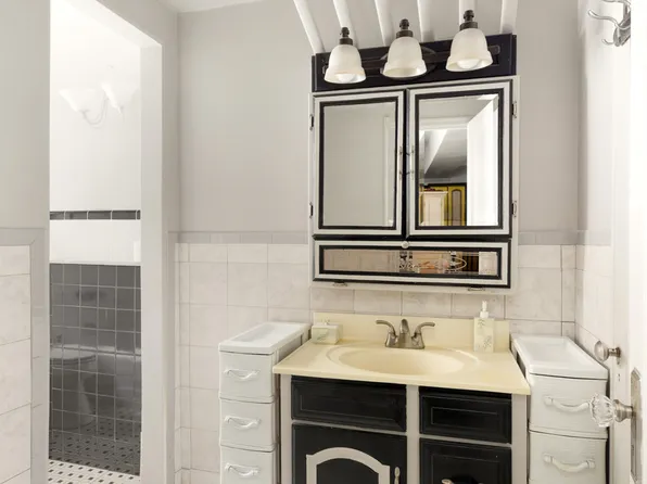 400 Riverside Drive image 20 of 21