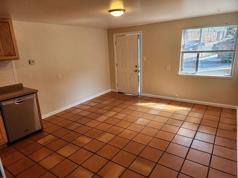10 Deer Path Ave #3 — Photo 4