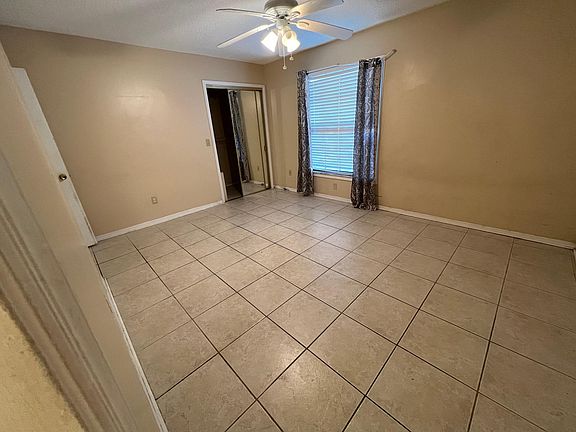 4th image of 3278 Oak Lake Pl