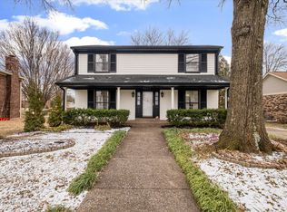 7900 Sunbury Ln, Louisville, KY 40220