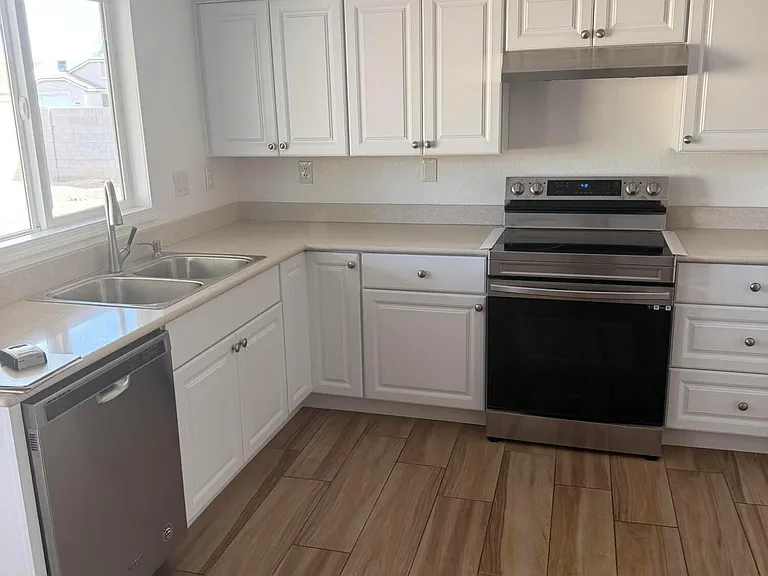 20601 N 33rd Ave — Photo 10