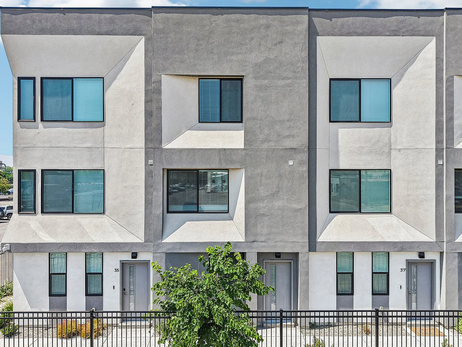 SUR17 Townhomes — Photo 4
