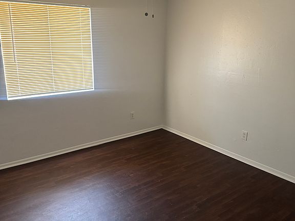 4th image of 1414 E Dana Ave