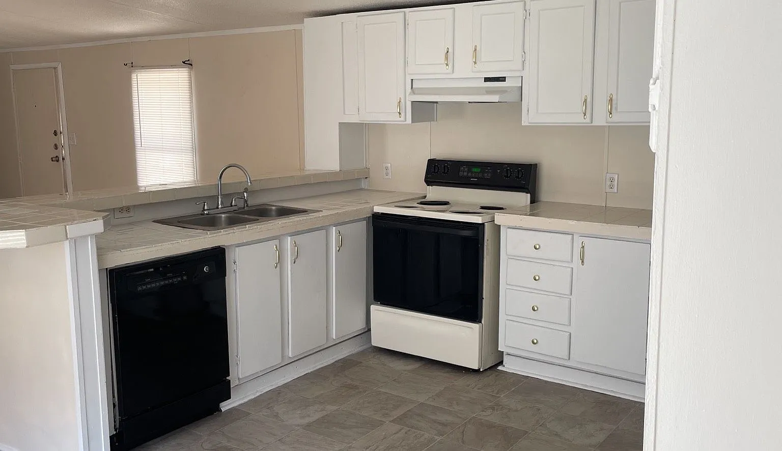 3 bed, 1216 sqft, $1,175 — Photo 3