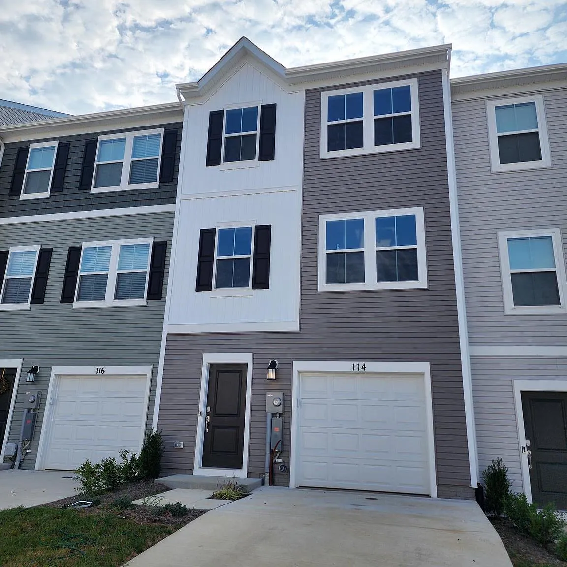 3 bed, 2.5 bath, 1708 sqft, $1,895 — Photo 1