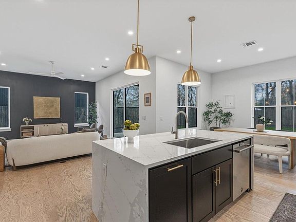 2nd image of 4527 Clawson Rd