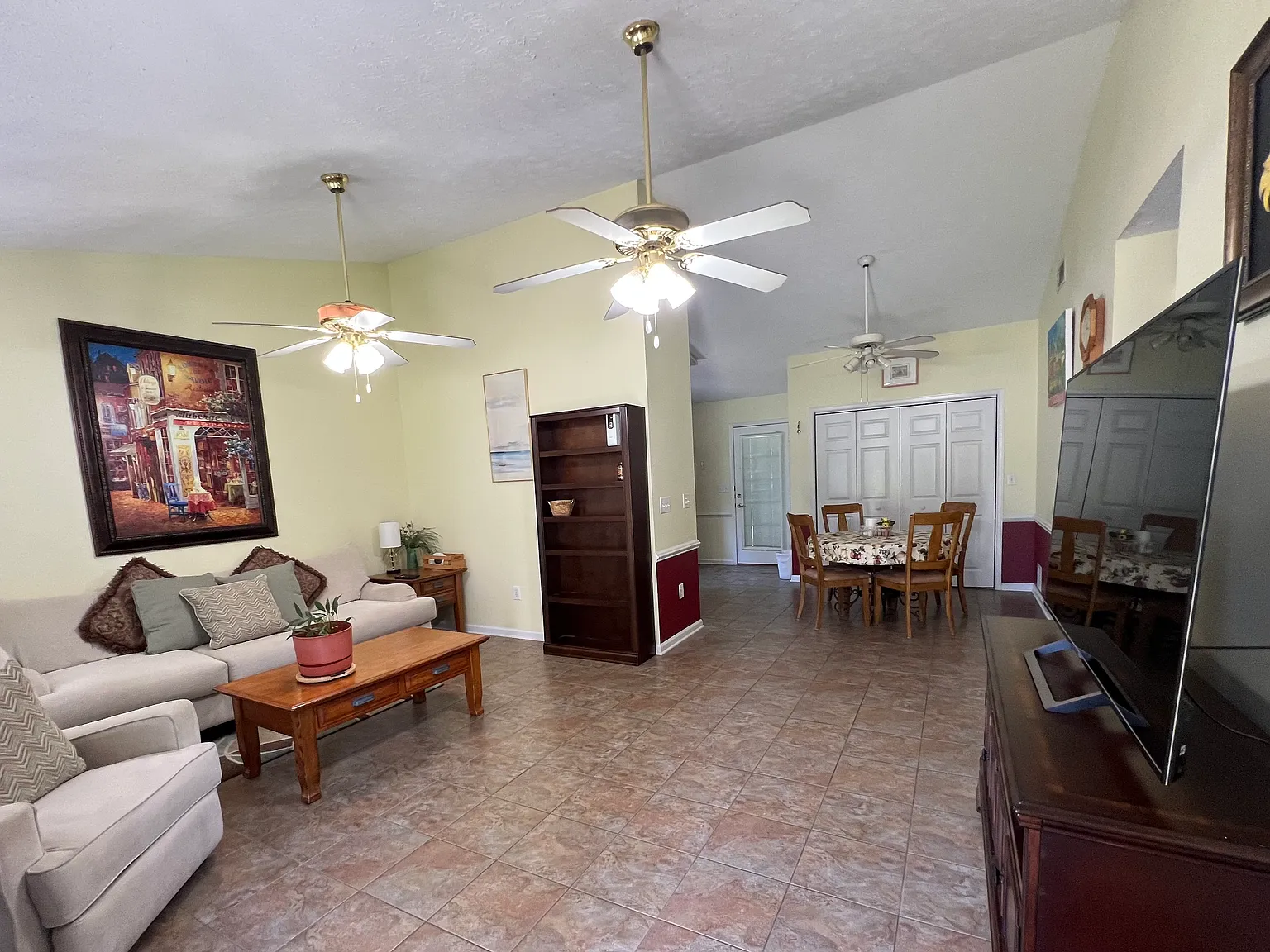 2 bed, 1.5 bath, 1200 sqft, $1,400 — Photo 2