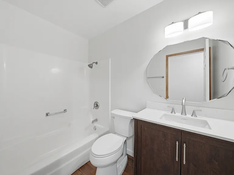 Common Bath 1