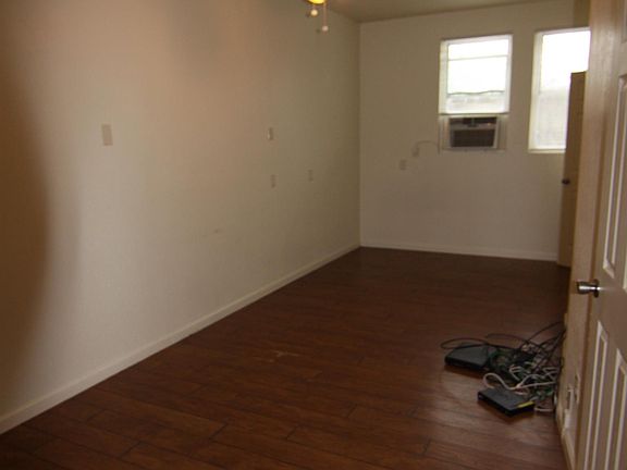 2nd image of 206 Oak St