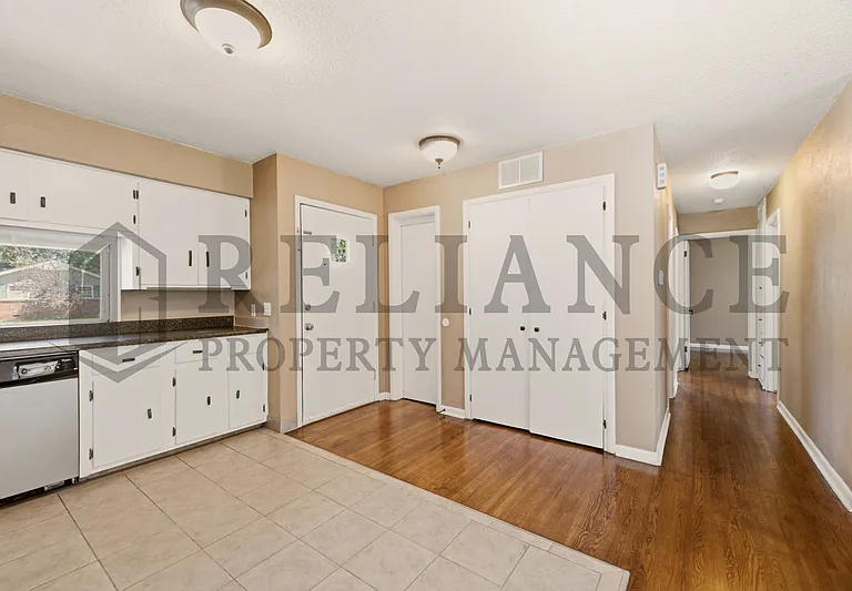 2103 W Columbine Ln — Photo 21
