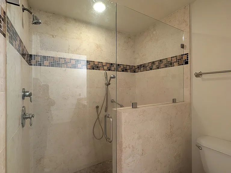 11518 Rochester Ct — Photo 5