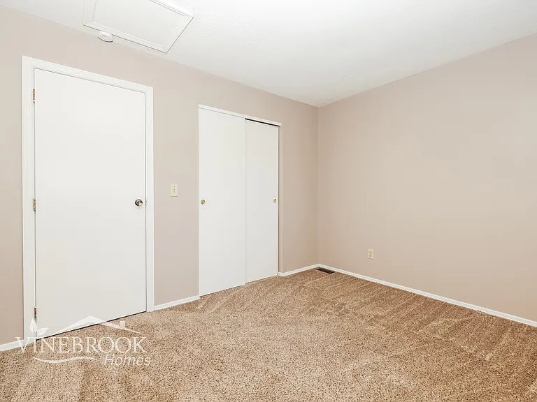 2499 Cross Village Dr — Photo 10