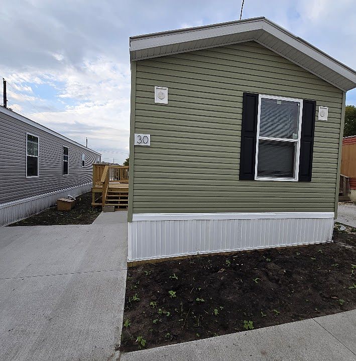 1st image of 5425 Valley Dr #30