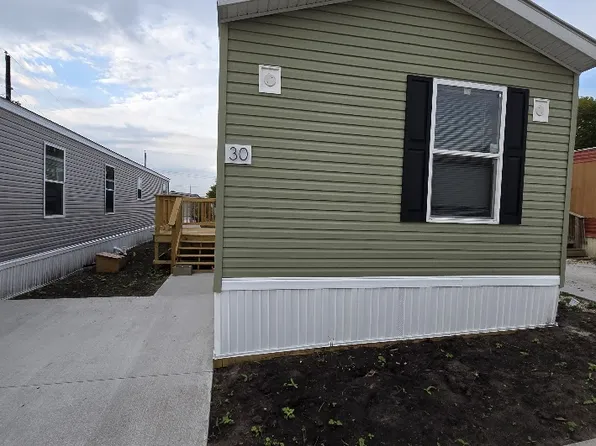 5425 Valley Dr, Bettendorf, IA