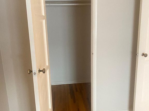 3rd image of 903 21st St
