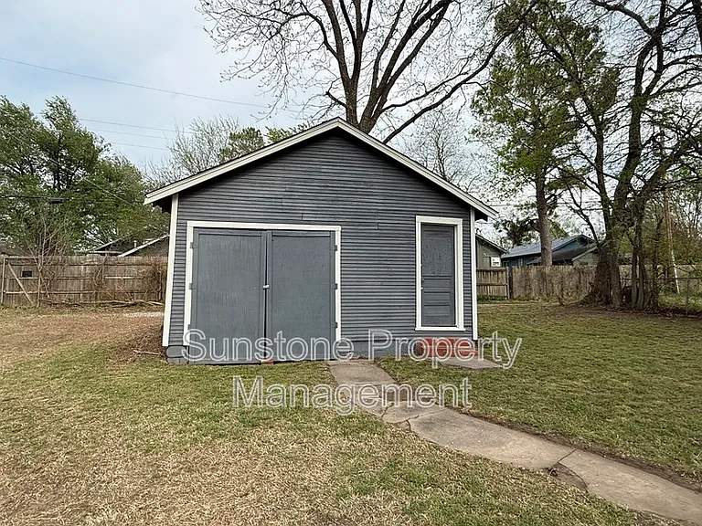 223 S Evanston Ave — Photo 20