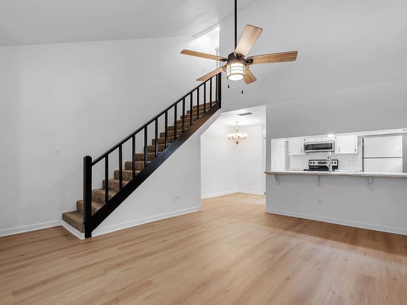 4th image of 159 Parkbrook Cir