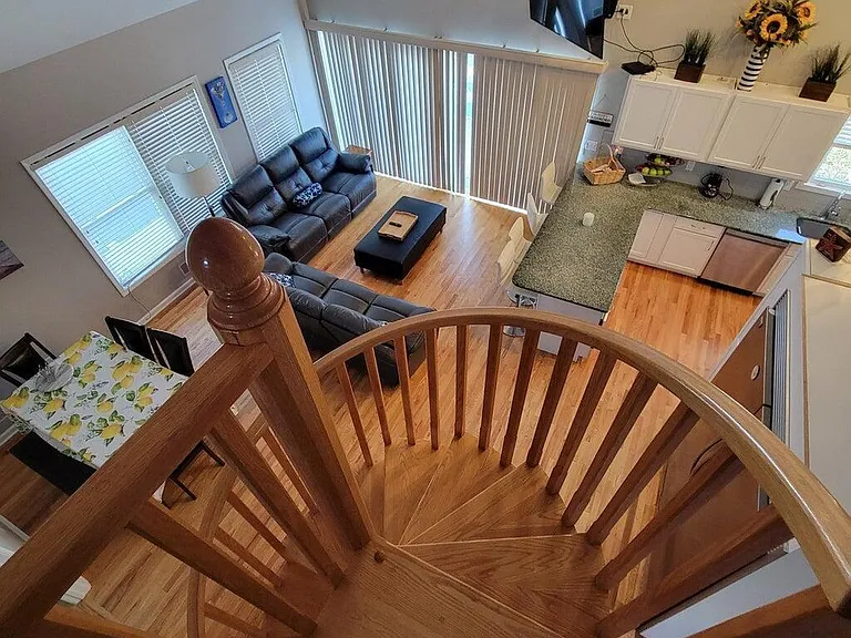 30 Stockton Ave — Photo 6