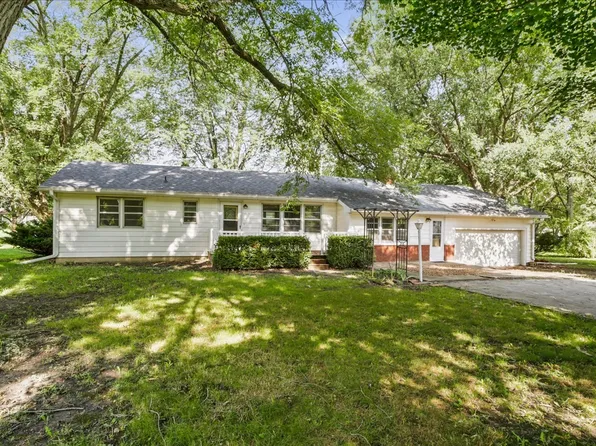 705 S Cleveland St, Philo, IL 61864