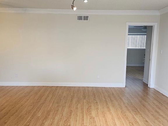 5th image of 3712 Mentone Ave #7