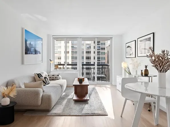 70 West 37th Street image 1 of 28