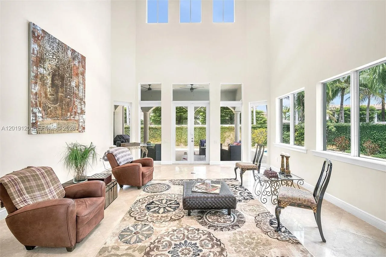 6 bed, 5.5 bath, 5224 sqft, $14,500 — Photo 4