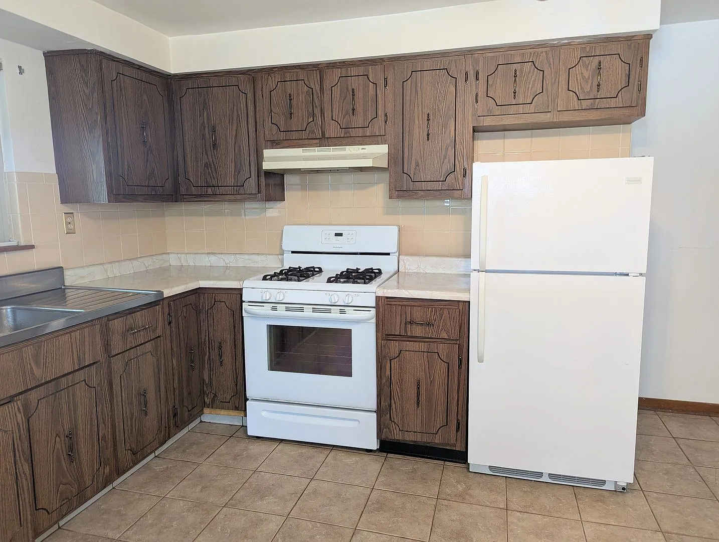 3 Bedroom 1 Bathroom Single Family Home (Bloomfield) — Photo 4