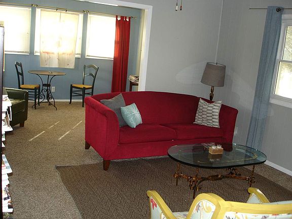 3rd image of 1410 W University Ave