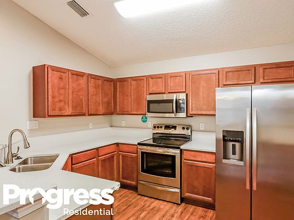 5th image of 1853 Creekview Dr