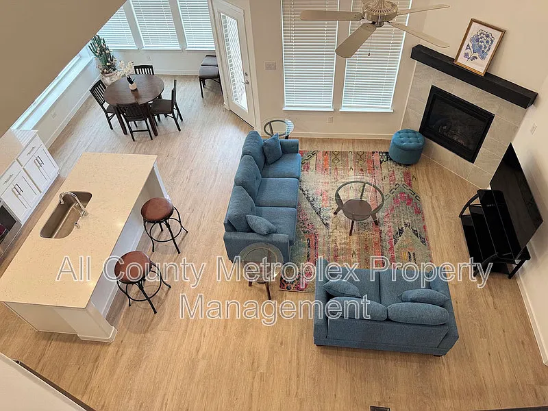 4 bed, 3.5 bath, 3549 sqft, $2,800 — Photo 2