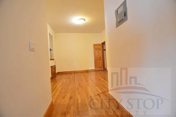 Rented by City Stop Realty | media 10