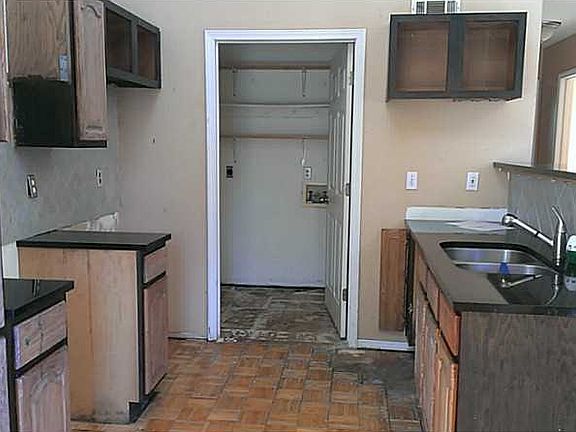 5th image of 2403 W Ash St