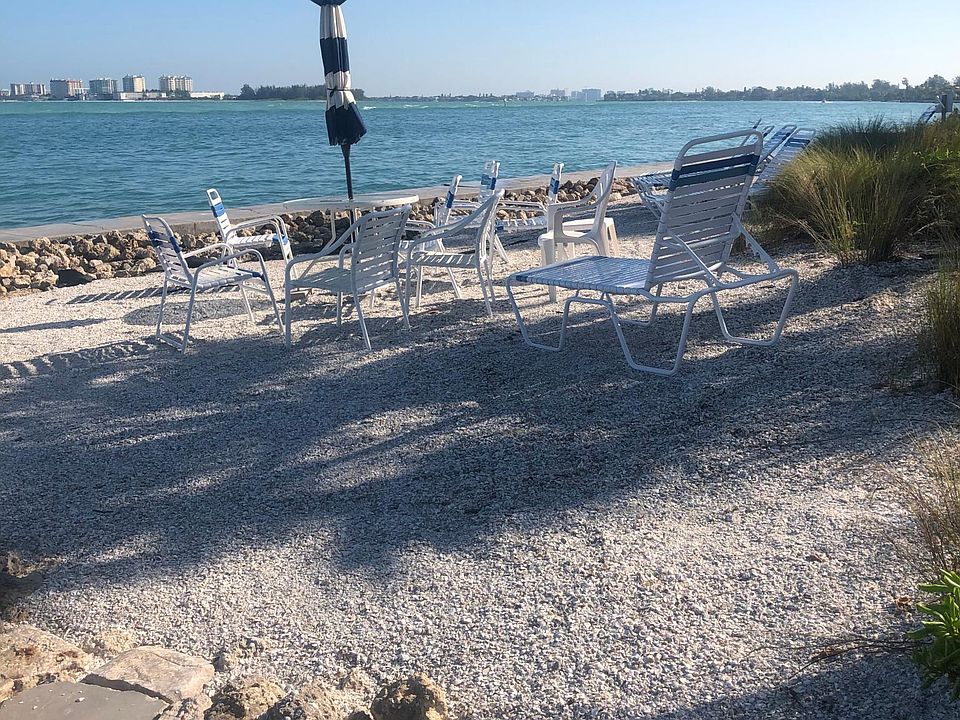 Shell/sunning area to watch sunsets