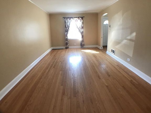 4th image of 5819 N Canfield Ave
