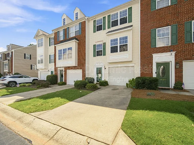 1526 Royal Auburn Ave — Photo 2