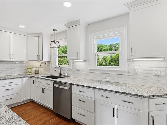 5th image of 82 Lincoln Park