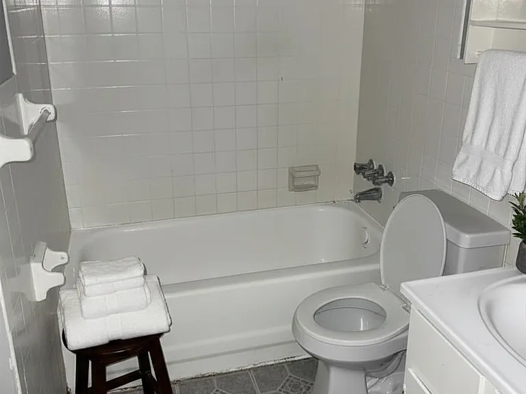 2783 Beverly Hills Rd #7 — Photo 6