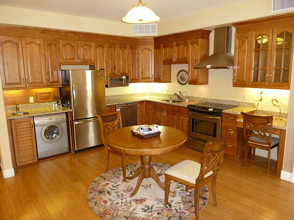 4th image of 13798 Roswell Ave Unit B222