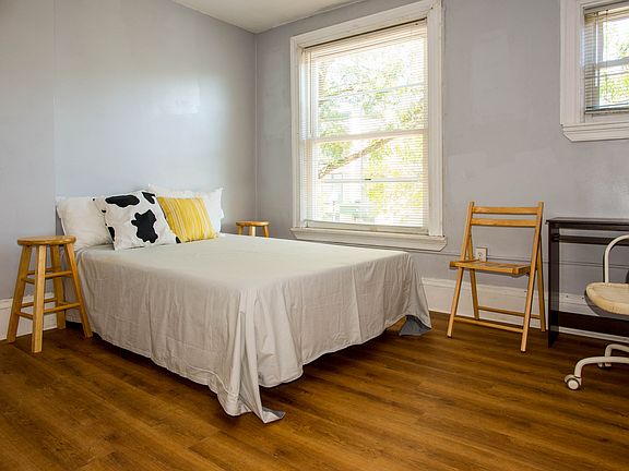 4th image of 68 Hammond St