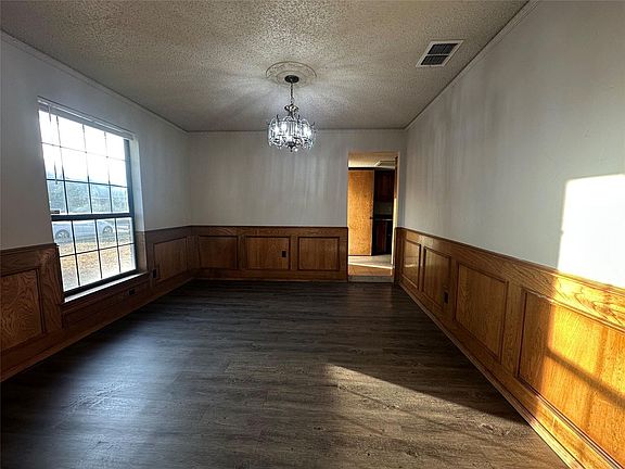 3rd image of 305 Marriott Ln