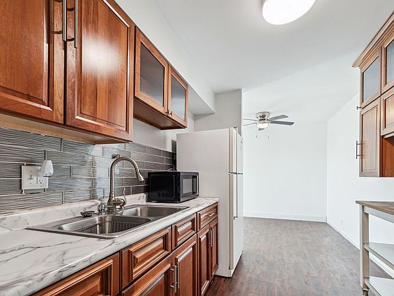 4th image of 1880 Bonnie Ln APT 419