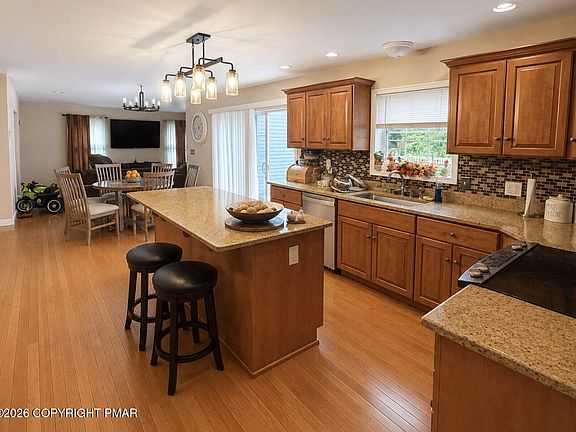5th image of 7156 Hickory Ln