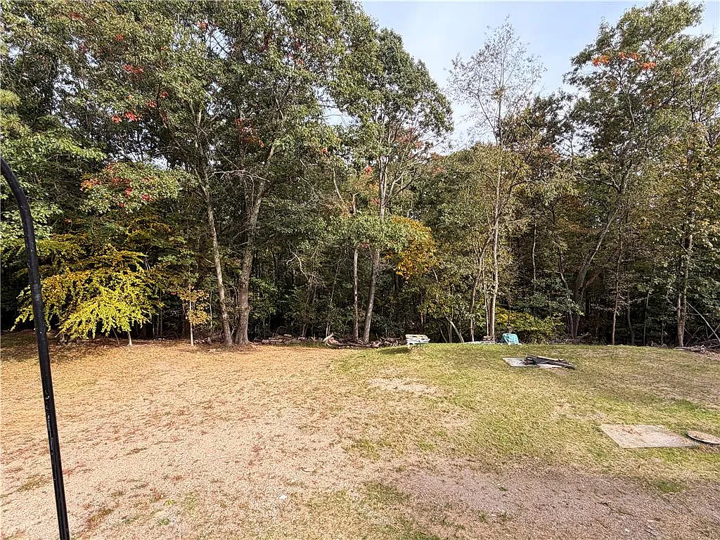 4 bed, 3.0 bath, 2568 sqft, $2,500 — Photo 3