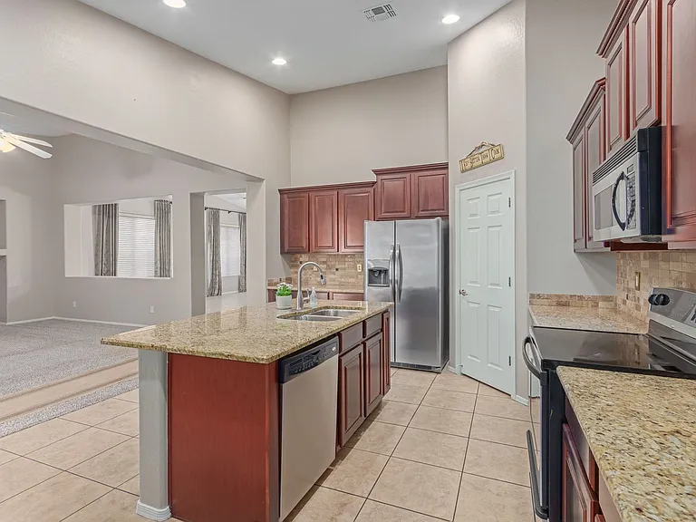 2206 W Fawn Dr — Photo 12
