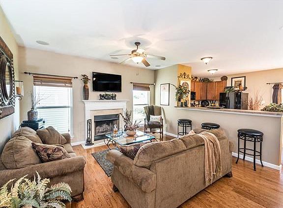 2nd image of 317 Country Trail Dr