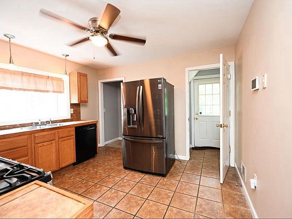 4th image of 3921 Washington Ave