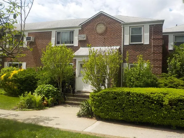 264-17 Langston Avenue 2nd fl, Glen Oaks, NY 11004